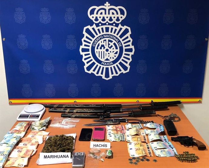 Nota De Prensa: Desmantelados En Algeciras Dos Puntos Muy Activos De Venta De Hachís Y Marihuana