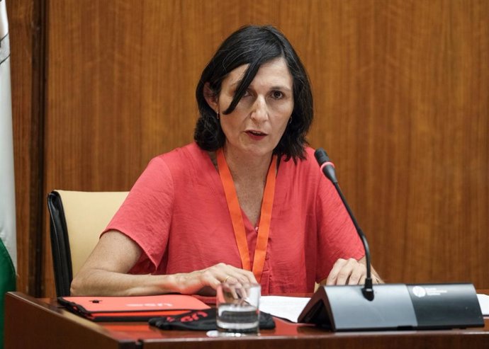 Eva Babiano en la comisión de recuperación ante el Covid del Parlamento andaluz