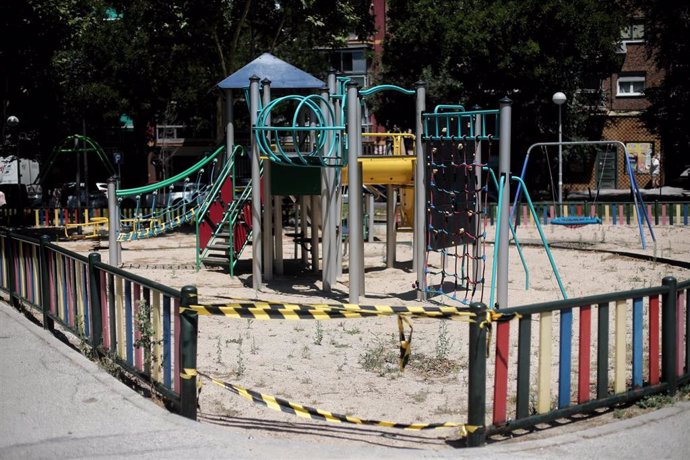 Las zonas infantiles de los parques de la capital vuelven abrirse a partir de hoy "de forma progresiva", según ha indicado el alcalde