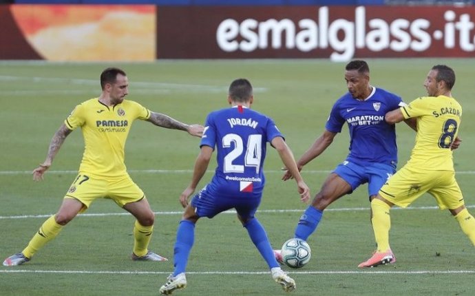 Fútbol/Primera.- (Crónica) El Sevilla frena al Villarreal y se asienta en 'Champ