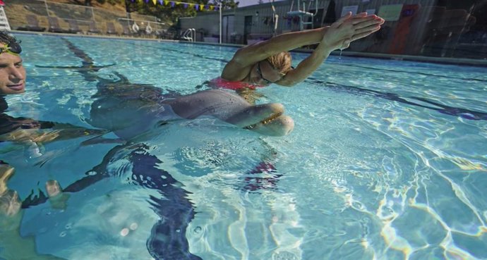 Robot delfín para parques acuáticos