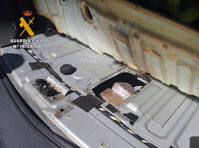 Droga intervenida por la Guardia Civil en el coche localizado.