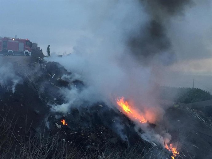 Incendio en un vertedero ilegal en Guía de Isora