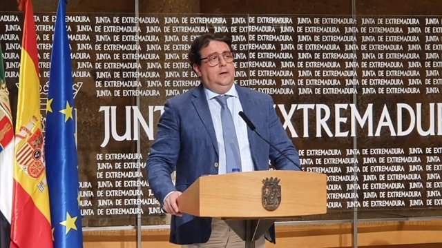El vicepresidente segundo de la Junta y consejero de Sanidad, José María Vergeles