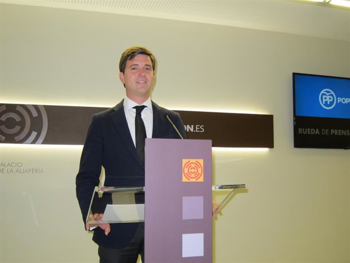 El diputado del PP, Ramón Celma, durante la rueda de prensa