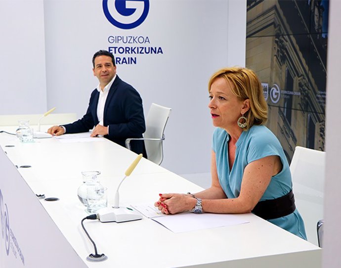 Los diputados forales de Gipuzkoa Imanol Lasa y Eider Mendoza