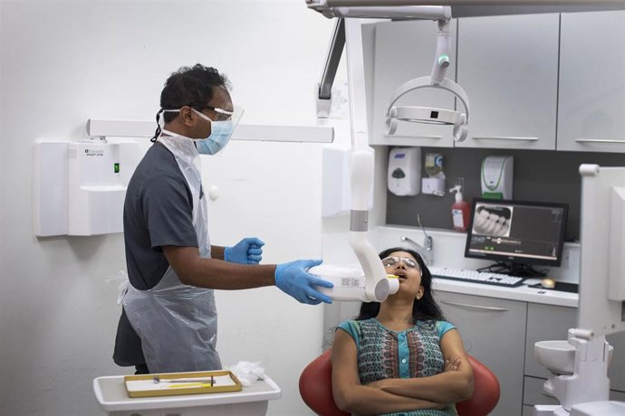Imagen de archivo de un dentista.