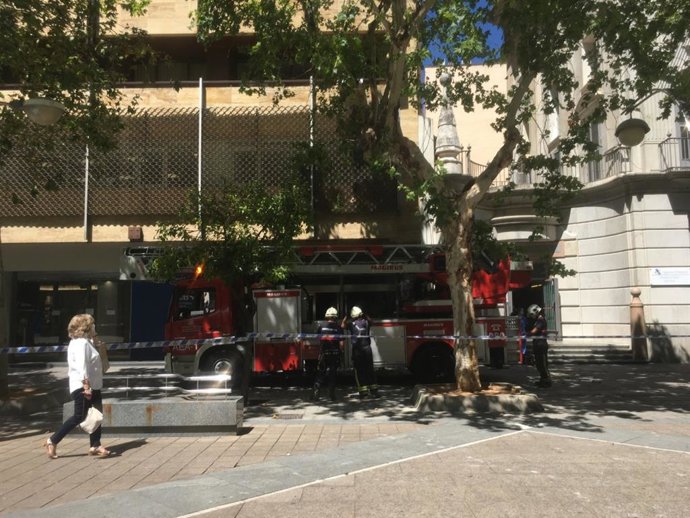 Actuación de los bomberos en una imagen de archivo.