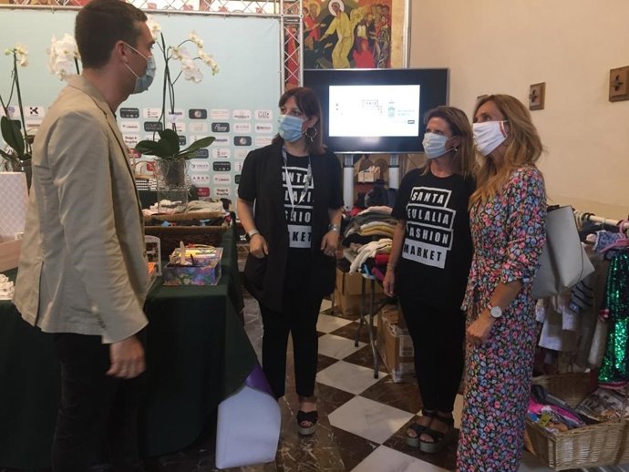 La 'Santa Eulalia Fashion Market' recauda más de 4.000 euros con la venta solidaria de más de 1.000 kilos de ropa
