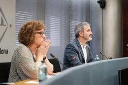 La concejal de Comercio y Mercados de Barcelona, Montserrat Ballarín, y el primer teniente de alcalde de Barcelona, Jaume Collboni.