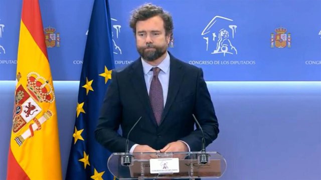 El portavoz de Vox en el Congreso de los Diputados, Iván Espinosa de los Monteros, en rueda de prensa en el Congreso.