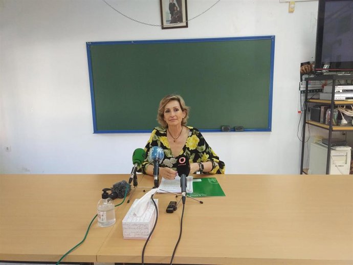 La delegada de Educación de la Junta de Andalucía en Córdoba, Inmaculada Troncoso, en una rueda de prensa.