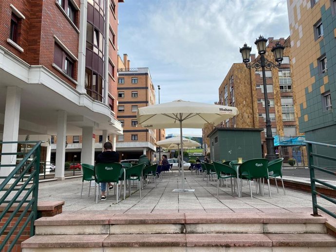 Una terraza de Oviedo en el primer día de la Fase 1 de la desescalada por la crisis de la COVID-19. Oviedo, 11 de mayo de 2020.