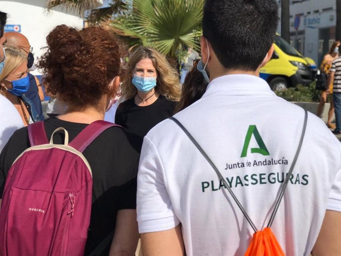 Ana Mestre presentando el plan Playa Segura en Algeciras
