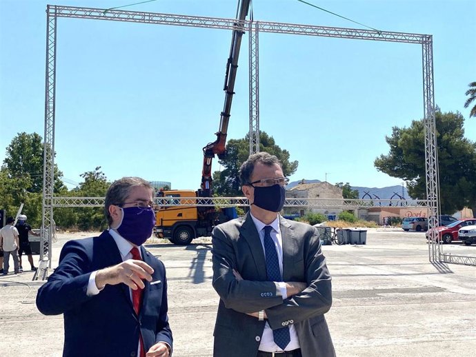 El alcalde de Murcia supervisa las instalaciones del autocine