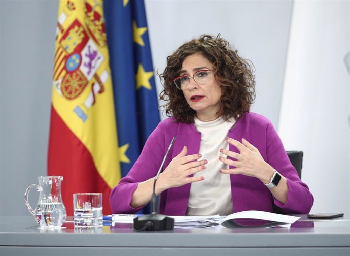 La ministra de Hacienda y portavoz del Gobierno, María Jesús Montero, durante su intervención en la rueda de prensa posterior al primer Consejo de Ministros