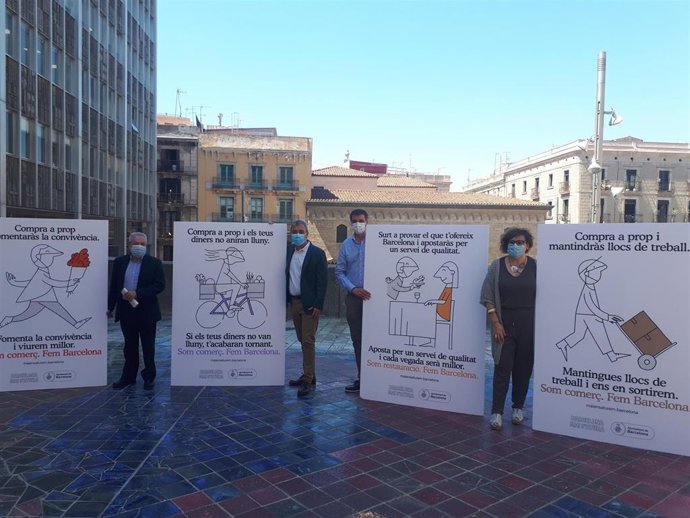El presidente del Consell de Gremis de Catalunya, Joan Guillén; el primer teniente de alcalde de Barcelona, Jaume Collboni; el director del Gremi de Restauració, Roger Pallarols; y la concejal de Comercio, Mercados y Consumo, Montserrat Ballarín