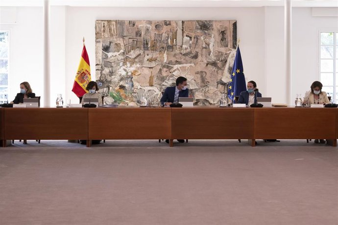 El presidente del Gobierno, Pedro Sánchez, con varios miembros del Ejecutivo en el Consejo de Ministros del 23 de junio