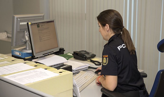 Agente perteneciente a la Unidad del Cuerpo Nacional de Policía Adscrita a la Comunidad Autónoma de Andalucía