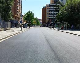 Los viales de la plaza del Poniente de Valladolid, recién asfaltados.