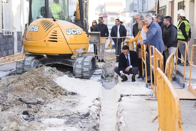 El presidente de Diputación en una imagen de archivo en una visita a obras en la provincia
