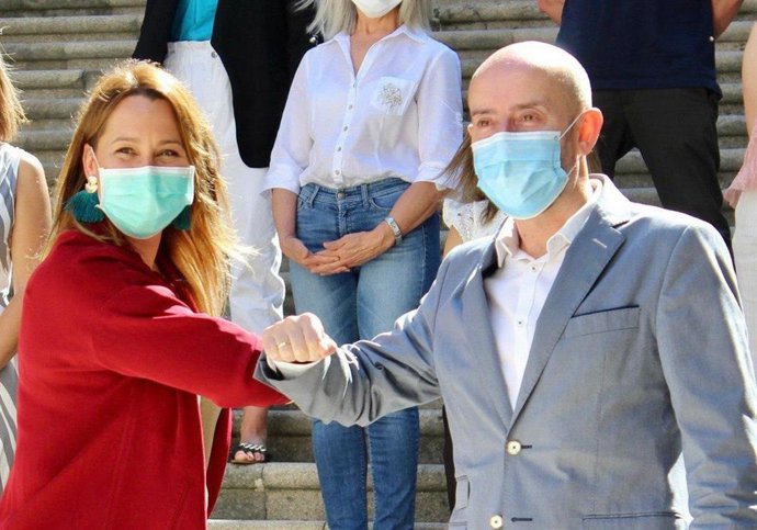 La candidata de Ciudadanos a la Xunta, Beatriz Pino, junto al cabeza de lista por Ourense, José Araújo.