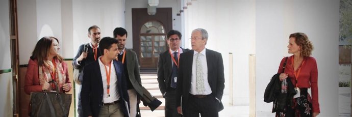 El consejero de Economía, Rogelio Velasco, antecede a Manuel Hidalgo, quien ha renunciado como secretario general de Economía. 