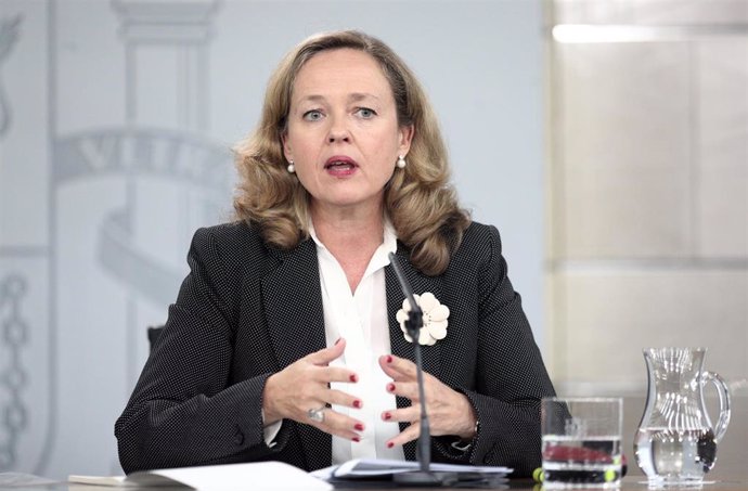 La vicepresidenta económica, Nadia Calviño, en rueda de prensa en Moncloa