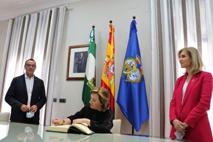 Sandra García visita la Diputación de Huelva.