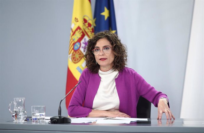 La ministra de Hacienda y portavoz del Gobierno, María Jesús Montero, durante su intervención en la rueda de prensa posterior al primer Consejo de Ministros celebrado tras el final del estado de alarma, en Madrid (España), a 23 de junio de 2020.