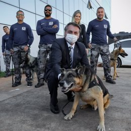 Jair Bolsonaro con mascarilla