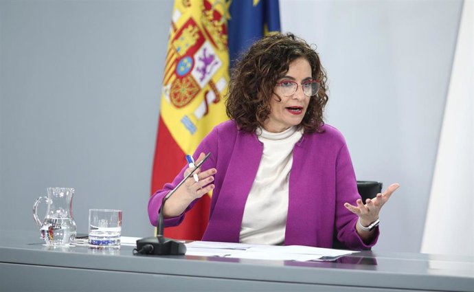 La ministra de Hacienda y portavoz del Gobierno, María Jesús Montero, durante su intervención en la rueda de prensa posterior al primer Consejo de Ministros celebrado tras el final del estado de alarma, en Madrid (España), a 23 de junio de 2020.
