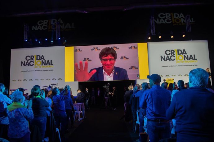 Carles Puigdemont interviene en el primer acto de Crida Nacional per la Repúiblica en Manresa (Barcelona) 