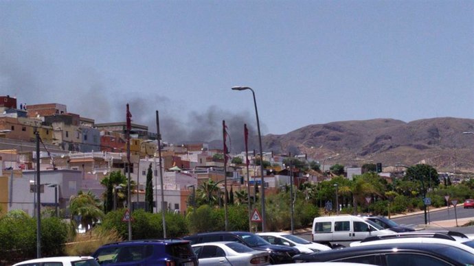 Incendio en el barrio de Los Almendros de Almería