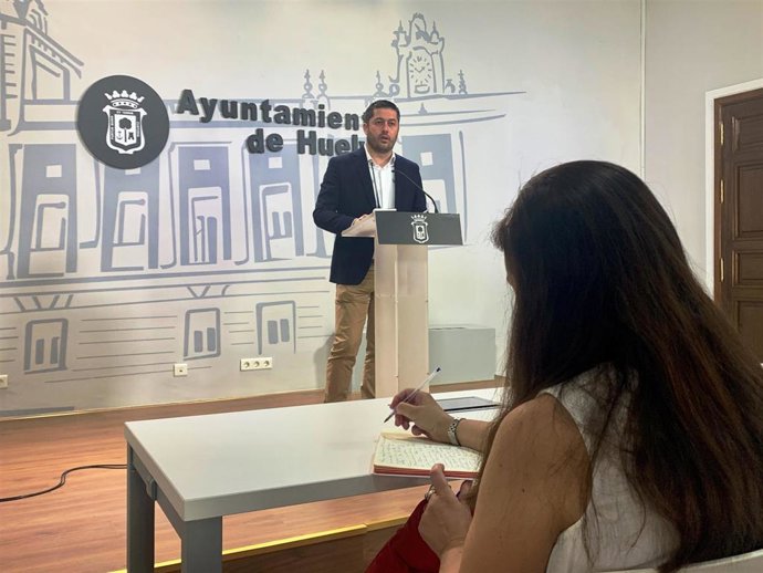 El portavoz del equipo de Gobierno y grupo municipal socialista en el Ayuntamiento de Huelva, Francisco Baluffo.