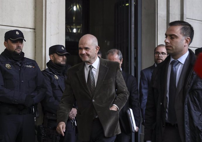 El ex-presidente de la Junta de Andalucía, Manuel Chaves, a la salida del juicio del caso ERE en la Audiciencia Provincial 