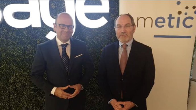 El consejero delegado de Sage España y Portugal, Luis Pardo, y el presidente de Ametic, Pedro Mier