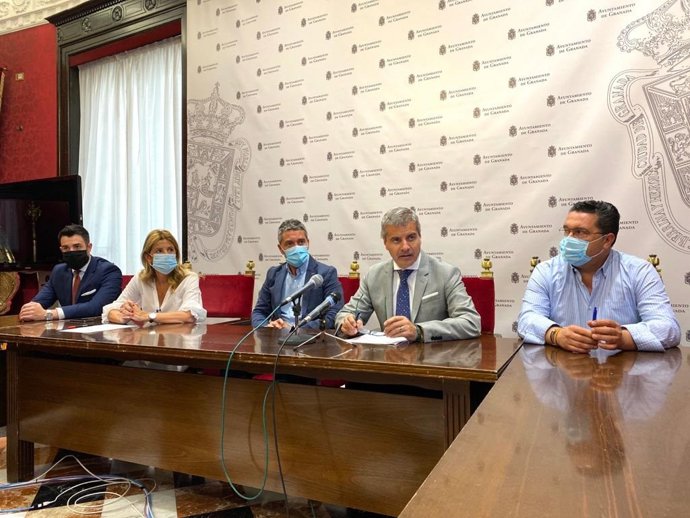 Acuerdo para rebaja de tarifas en parking de la Hípica