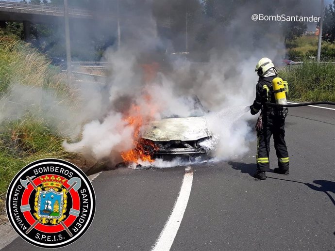 Incendio de un vehículo en la S10