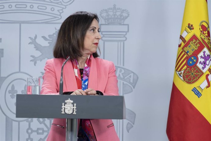 La ministra de Defensa, Margarita Robles, durante una rueda de prensa 