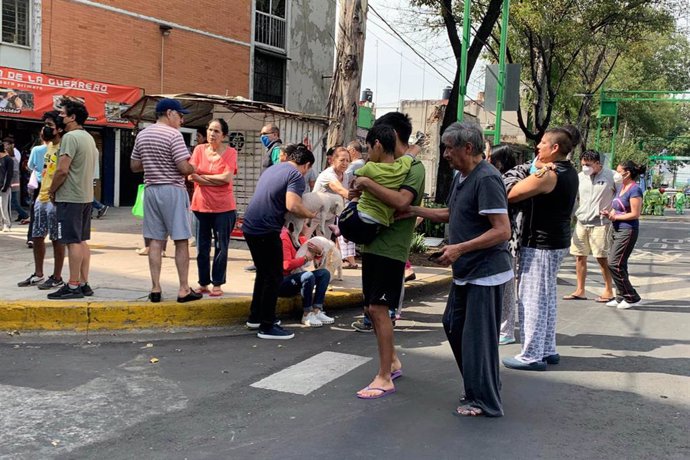 AMP3.- México.- Al menos cuatro muertos por un terremoto de magnitud 7,5 en las 