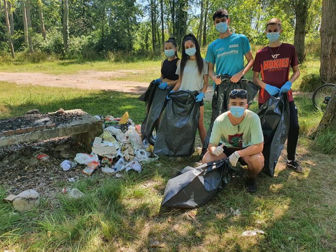 El Ayuntamiento de Villamediana agradece al grupo de jóvenes de la localidad que de forma desinteresada ha organizado y Procedido a la limpieza del entorno del río y los merenderos