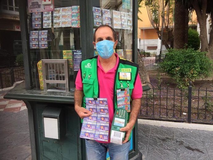 Antonio Sánchez, vendedor de la ONCE en Huércal-Overa (Almería)