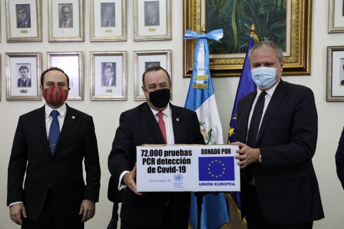 Alejandro Giammatei recibe pruebas diagnósticas del coronavirus donadas por la UE