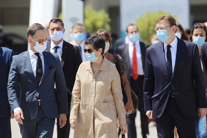 (I-D) El ministro de Relaciones Exteriores alemán, Heiko Maas, la ministra de Asuntos Exteriores, Unión Europea y Cooperación, Arancha González Laya, y el president de la Generalitat, Ximo Puig