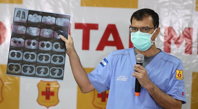 Coronavirus.- El presidente de Honduras recibió oxígeno por la dificultad respir