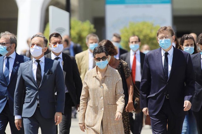 (I-D) El ministro de Relaciones Exteriores alemán, Heiko Maas, la ministra de Asuntos Exteriores, Unión Europea y Cooperación, Arancha González Laya, y el president de la Generalitat, Ximo Puig