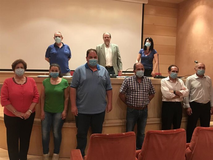 El director general de Carreteras del Gobierno de Aragón, Bizén Fuster, con alcaldes de Comunidad de Calatayud y Campo de Daroca.