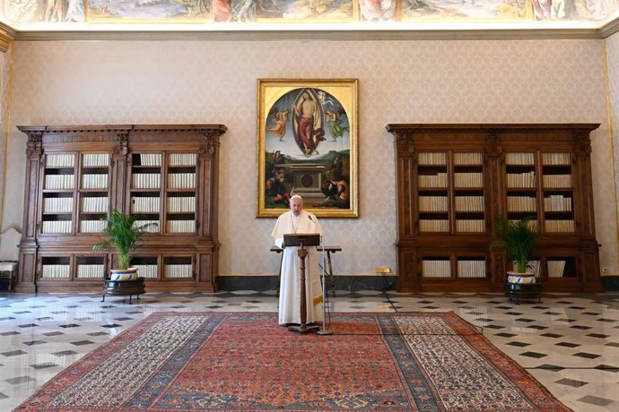 El Papa durante el rezo del Regina Coeli en la pandemia