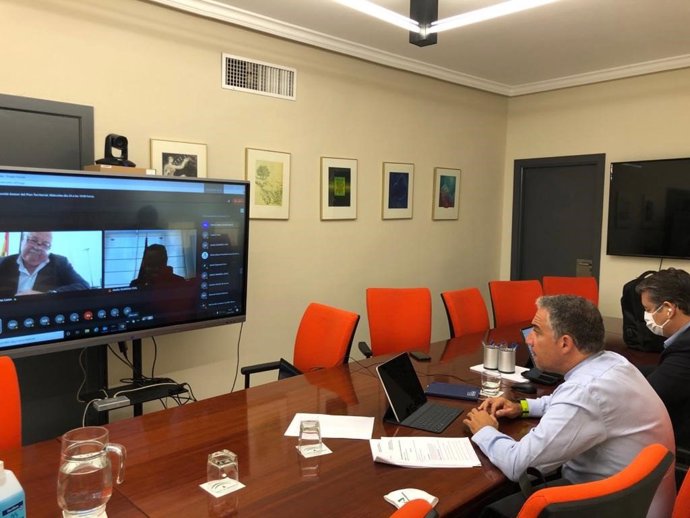 Reunión del consejero andaluz de la Presidencia, Administración Pública e Interior, Elías Bendodo, con el Comité Asesor del Plan Territorial de Emergencias.